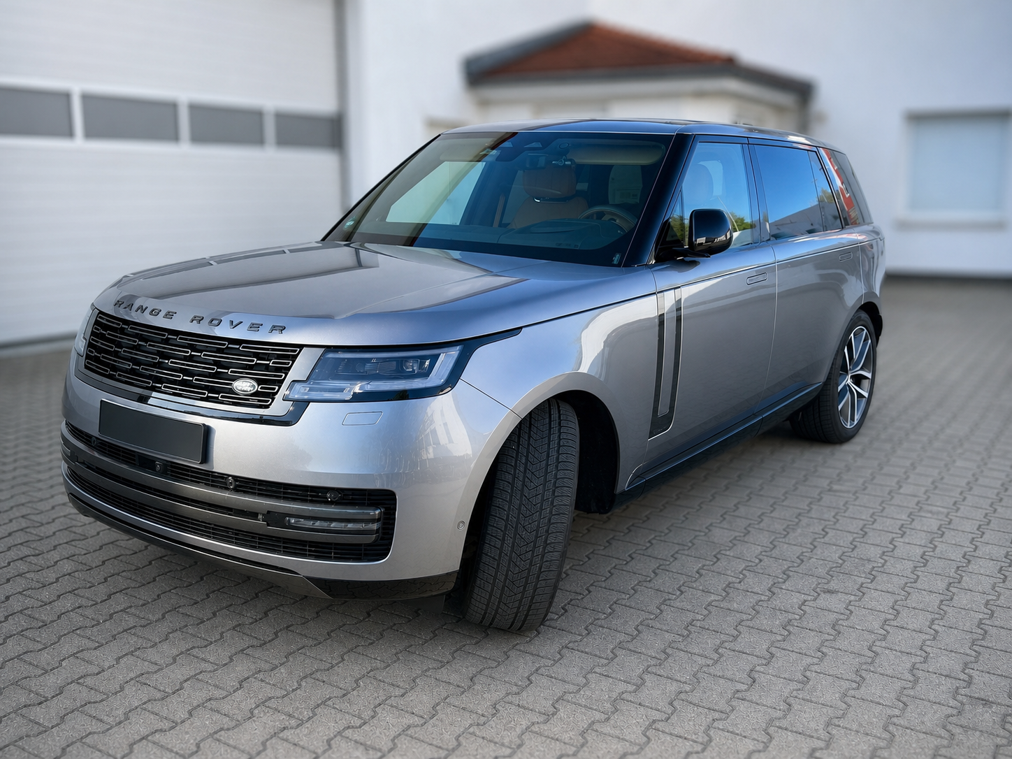 Range Rover P400 – Seitenansicht